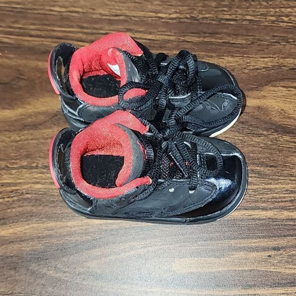 Kids 9 Jordan Dub Zero Mid Athletic Shoes Black Red Size 4.5 C - Picture 5 of 11